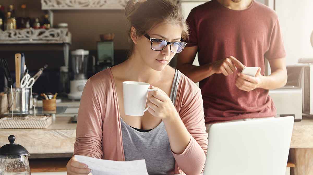 Hvad tjener en social og sundhedsassistent og en social og sundhedshjælper?